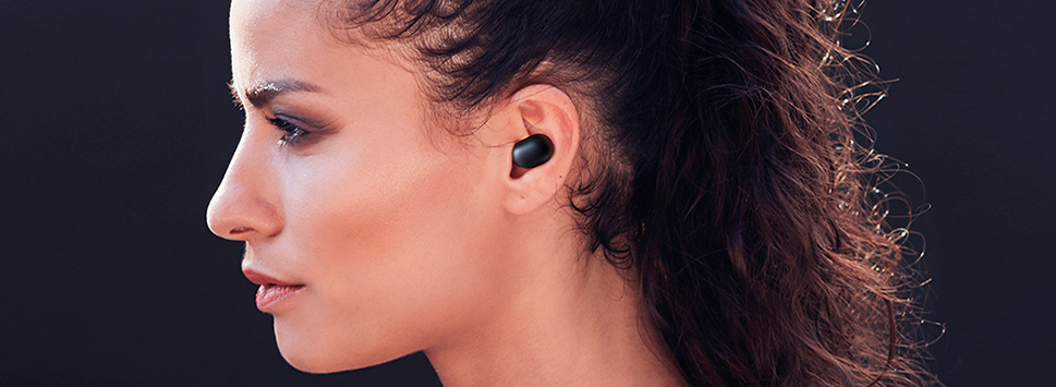 стильная фирменная гарнитура